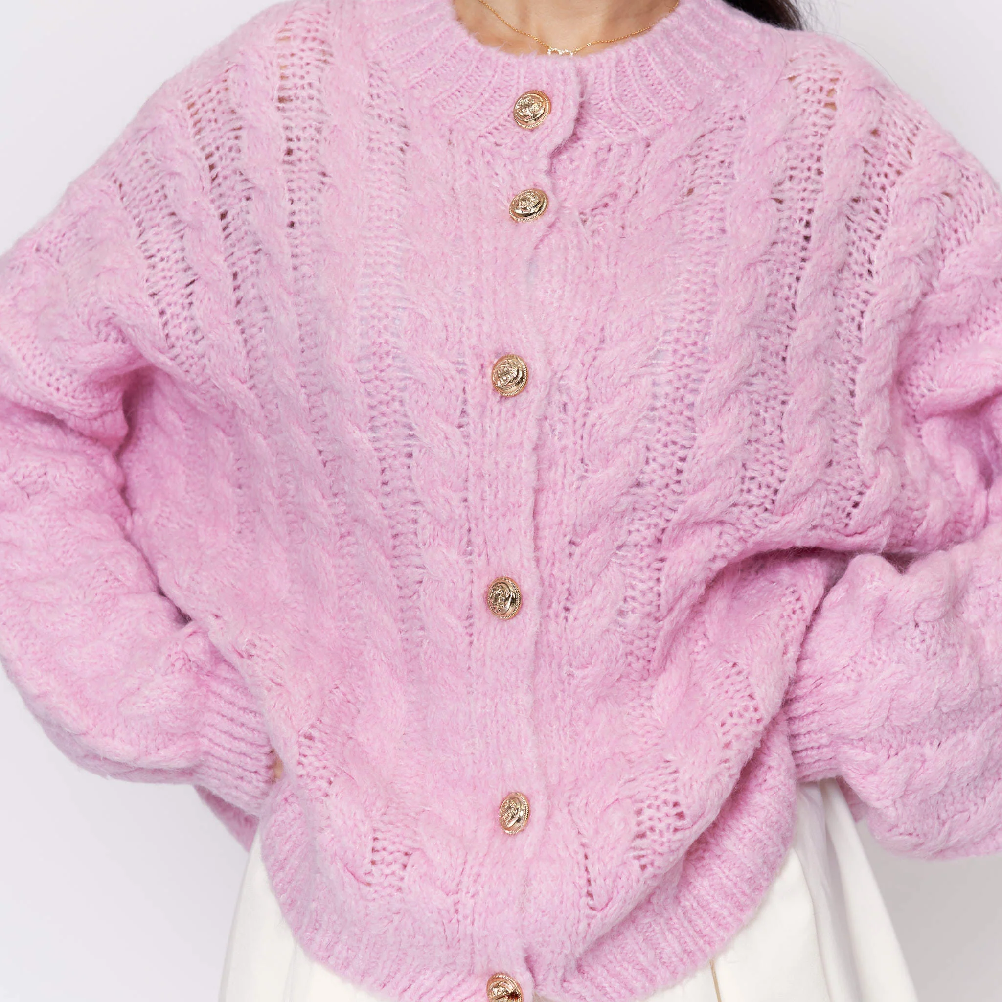 Short Oversize Zopfmuster Cardigan - Image 10